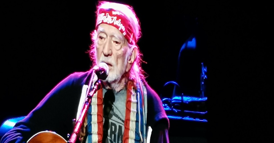 MARIHUANA, JEDENADEVADESÁTILETÝ MLADÍK WILLIE NELSON A TAK DÁL – NAPŘ. BOB DYLAN…